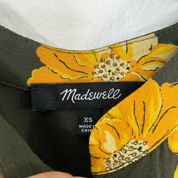 Madewell Button-Front Tier Dress in‎ Fall Flowers size XS
Effie Floral Olive - Picture 4 of 12